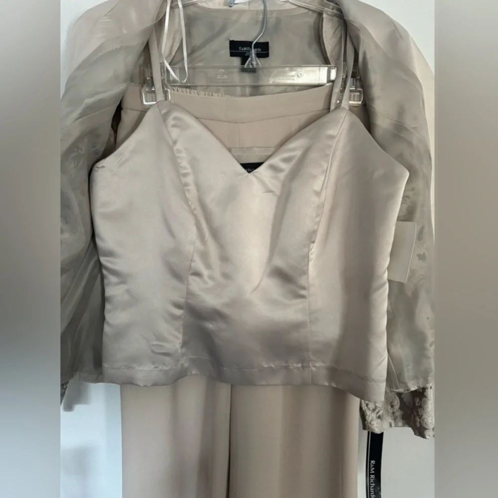 Chic Champagne Blazer and Pants Set - Picture 5 of 6